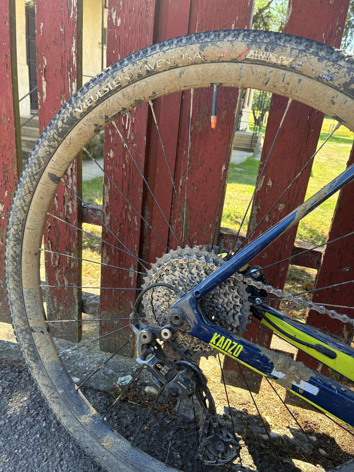 Tubolito benn, tubeless vége...